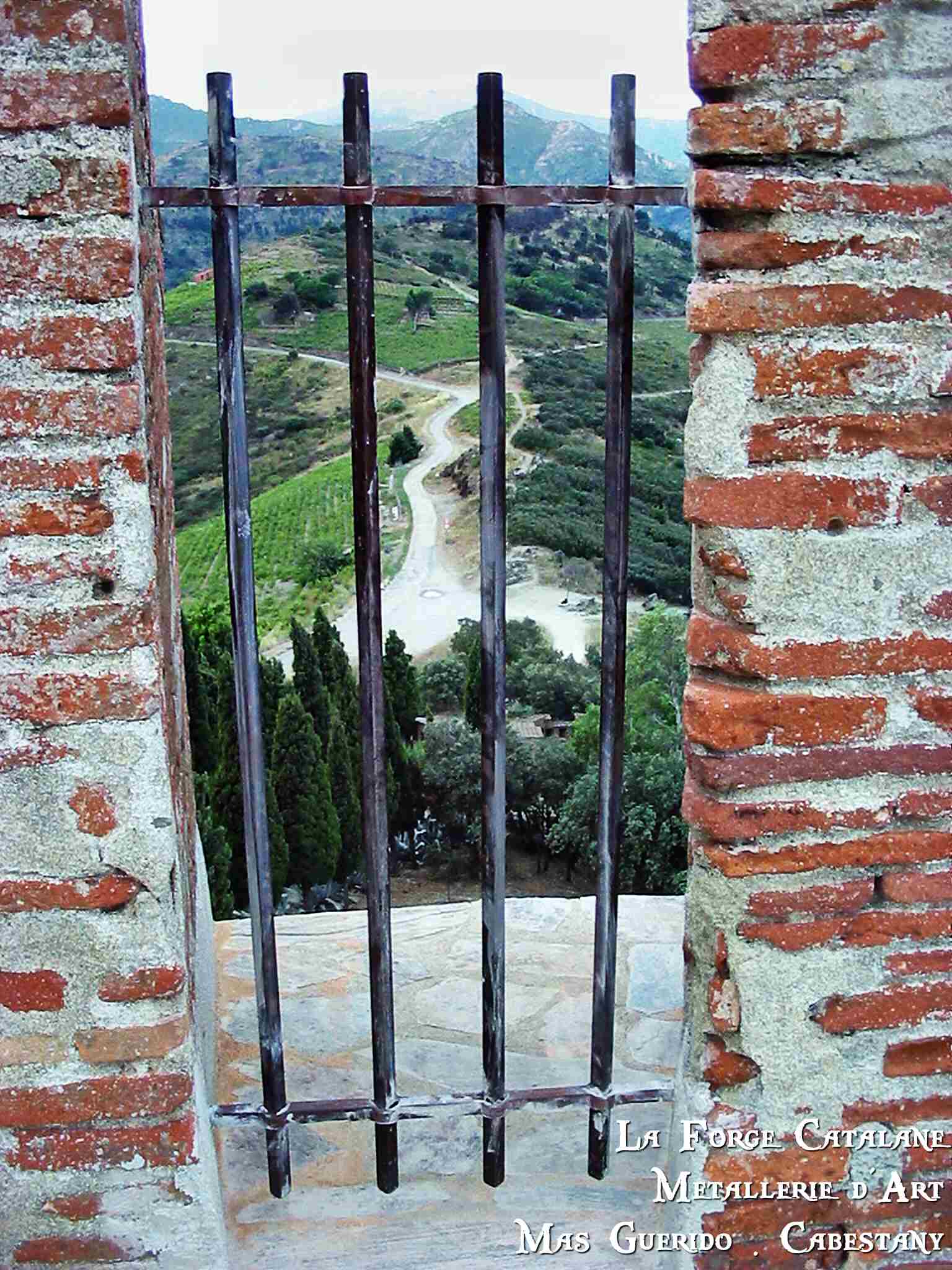 grille protection trous renfles carre oblique fer Forge Catalane Cabestany.jpg